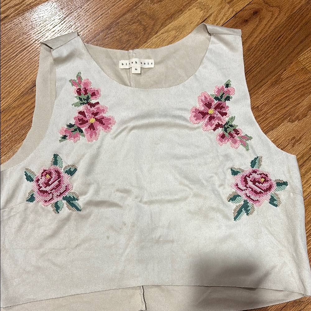 Floral Embroidered Beige Sleeveless Top size medium new